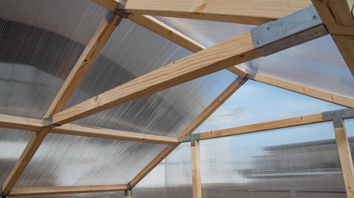 NORDIC ridge beam and pine rafters joined with galvanised brackets, seen from inside