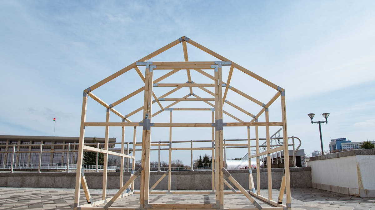 Front of a NORDIC greenhouse frame in Swedish pine, door opening and roof trusses in place