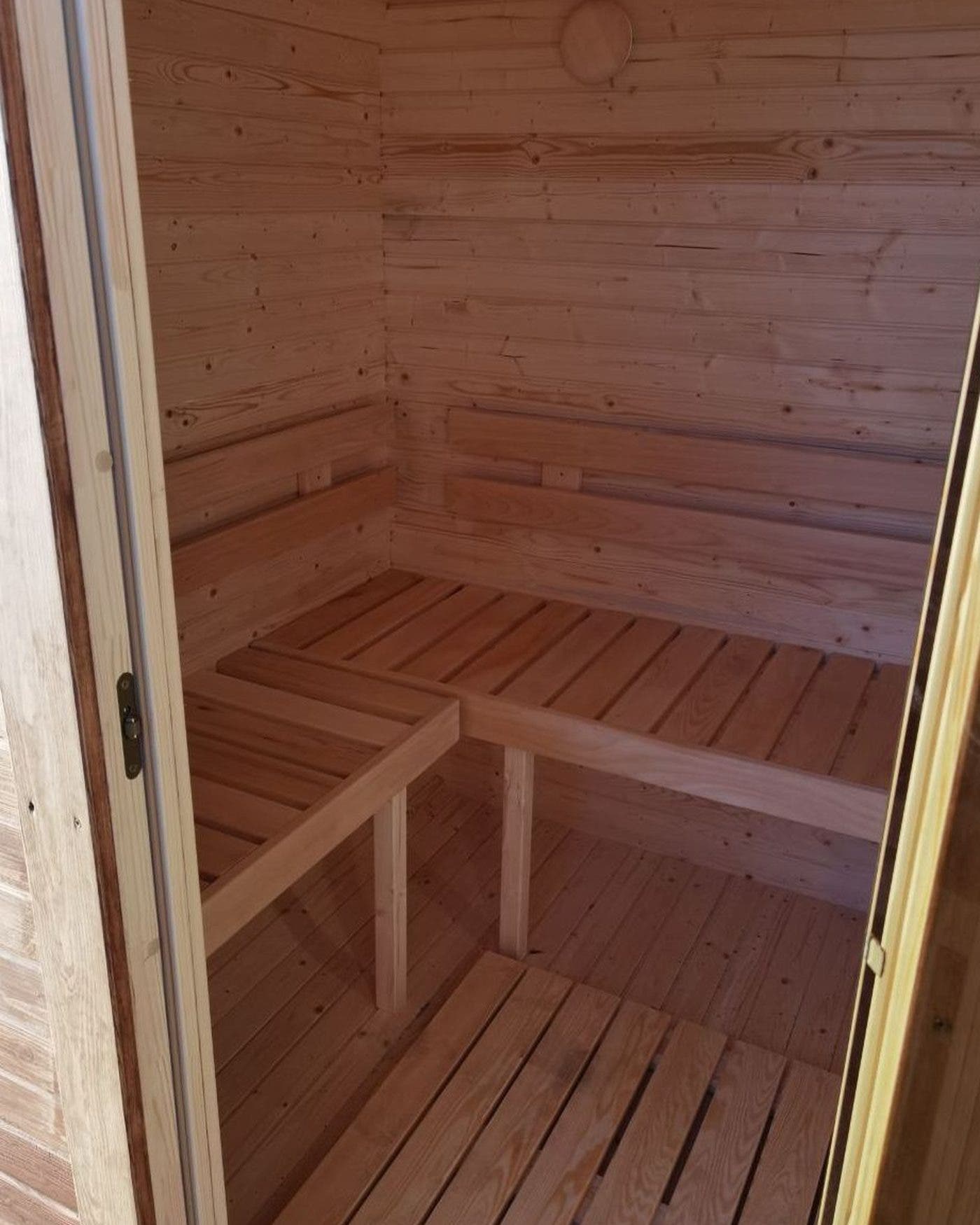 Bench detail inside the CUBIO 180