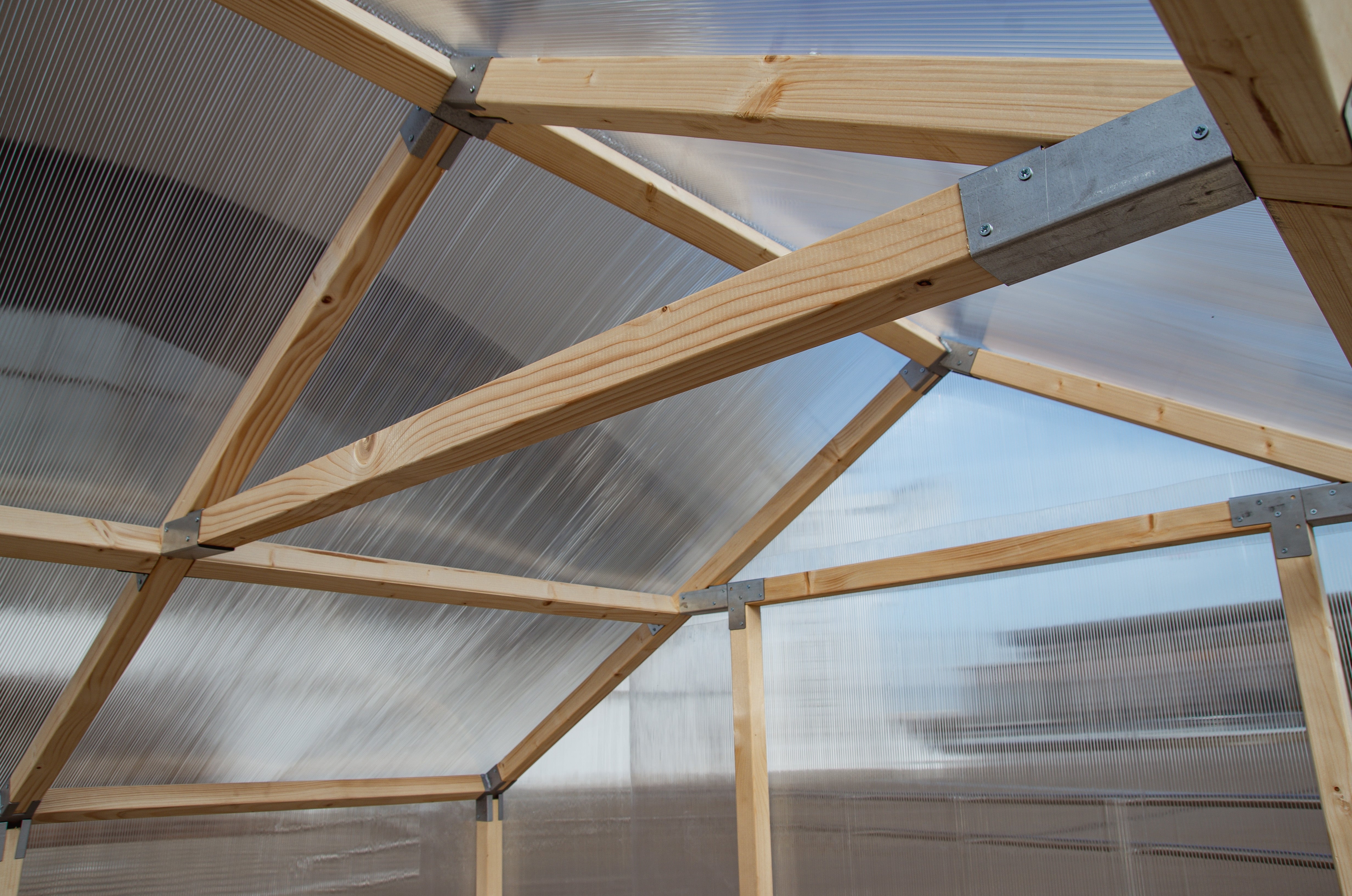 NORDIC ridge beam and pine rafters joined with galvanised brackets, seen from inside
